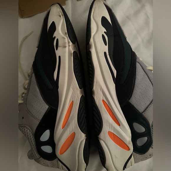 Yeezy Boost 700 Wave Runner - Picture 6 of 8